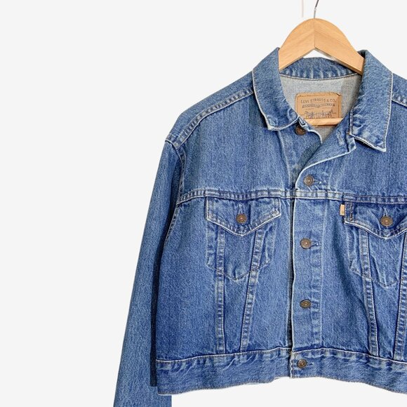Vintage Levi’s Cropped Denim Jacket / Made in Canada / size Medium-Large - Picture 3 of 8